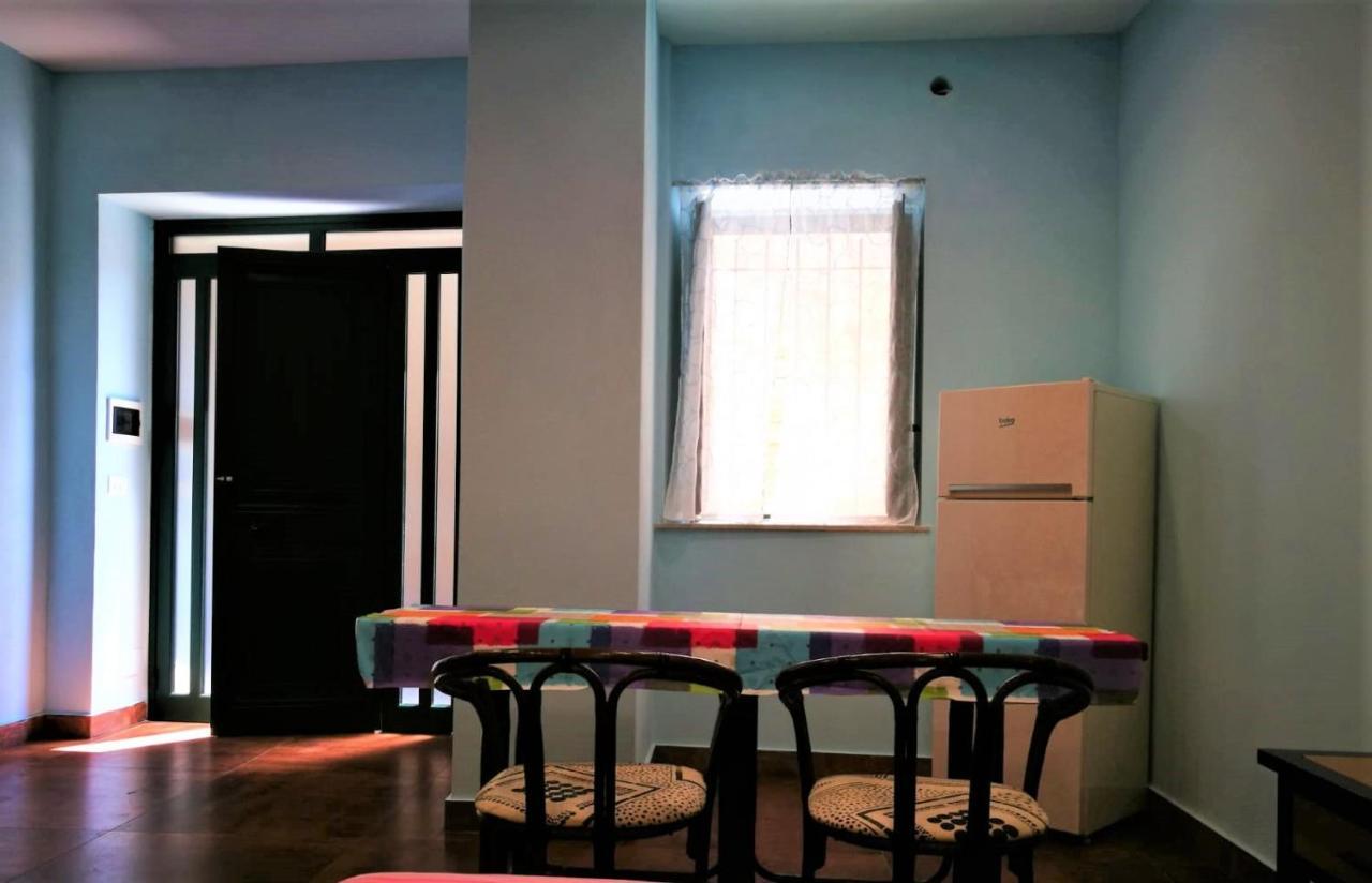 Casa Vacanze, In Centro Citta 卡尔塔尼塞塔 外观 照片